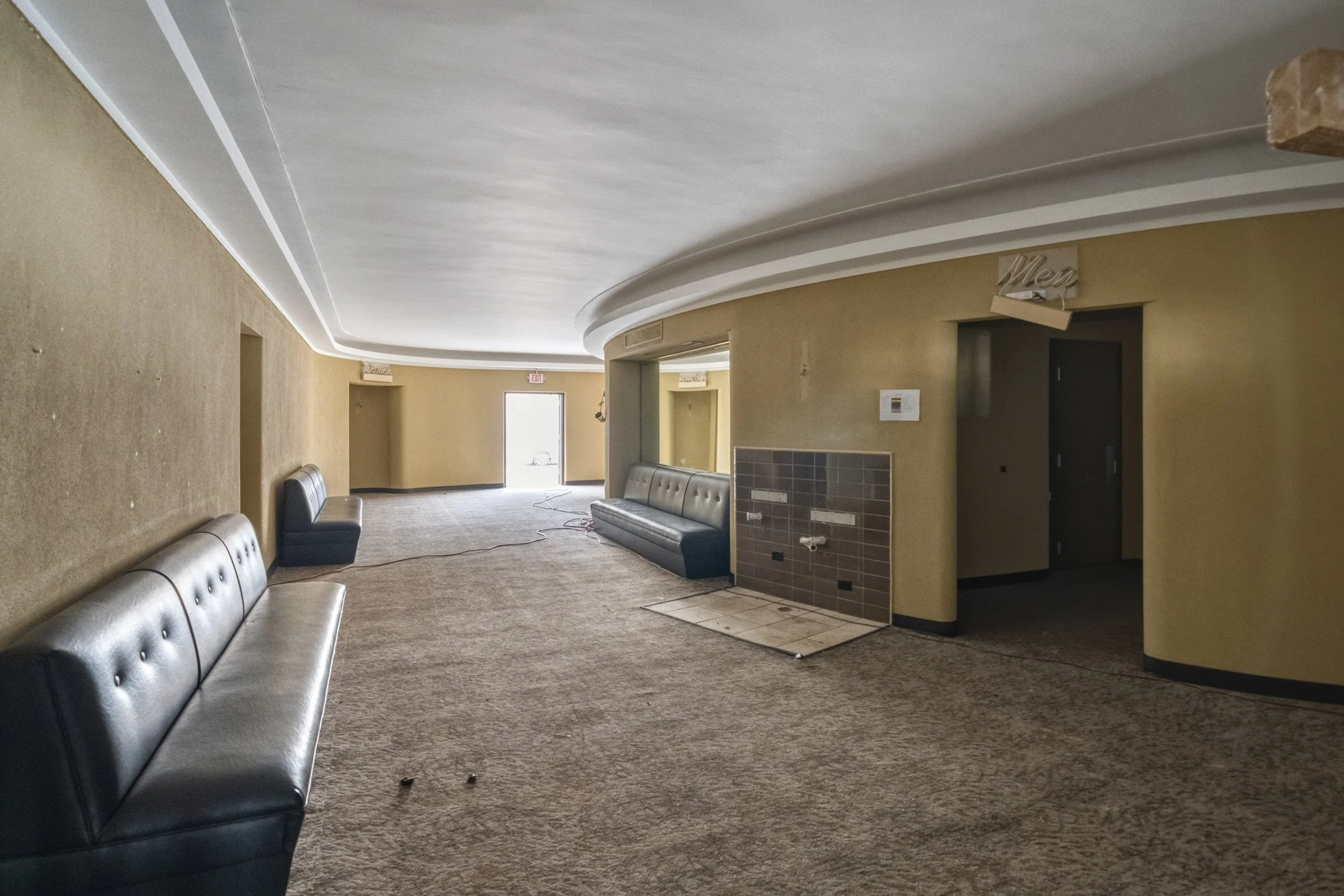 GardenOaks_06_vestibule.jpg