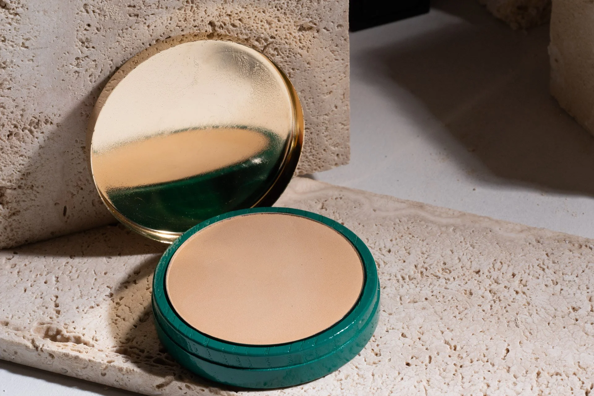 Eco-friendly solutions for compact powder packaging