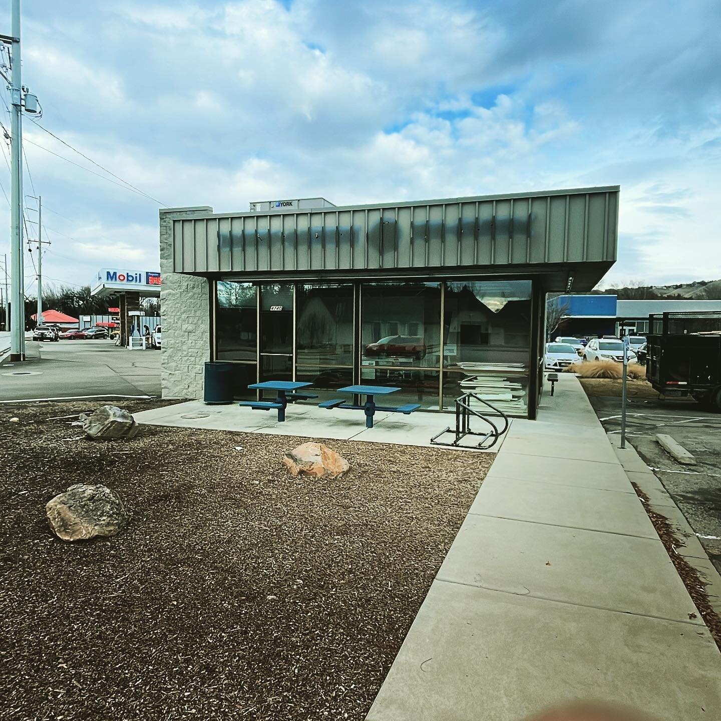 Say hello to the new @stellasicecream on State street next to @caffeinaroastingco!  This deal happened prior to marketing (off market) and the tenant acted quickly to secure a lease without competition.  A win-win for all included!