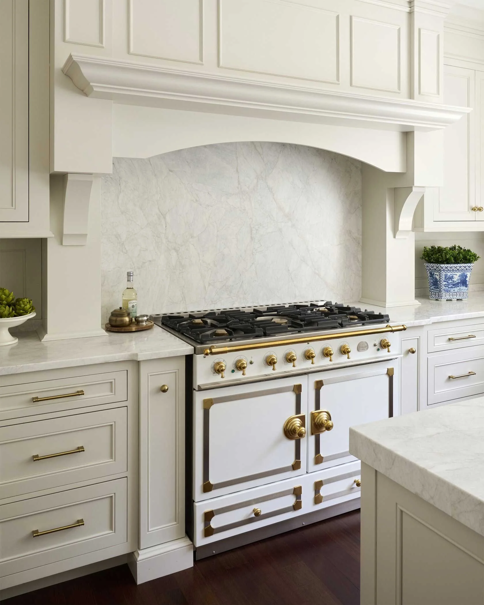 large-kitchen-stove-with-gold-hardware.jpg