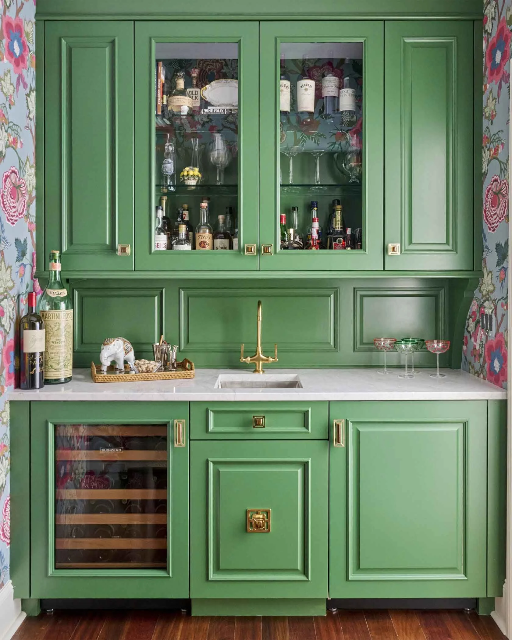green-built-in-bar-with-glasses-liqour.jpg