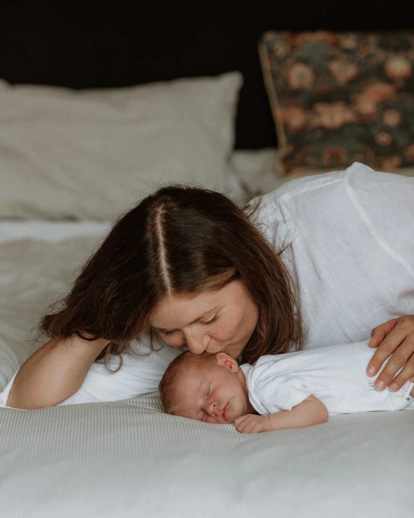 What an absolute privilege it was to capture this beautiful family and their latest addition. Capturing that beautiful chaos of the newborn days, as it is, no props, nothing, just them. Little ones need nothing else ✨