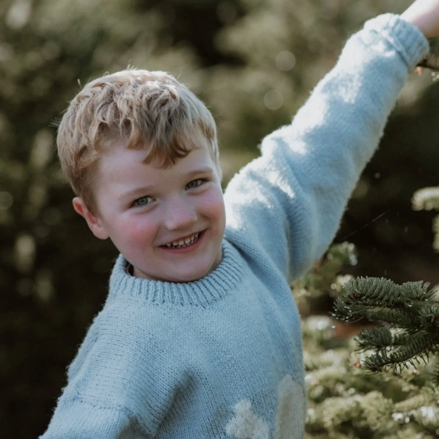 Look at this beautiful little family ✨

I'll be honest with you, I decided to cancel my festive minis this year for one reason or another. A series of many bookings, then ghostings, endless admin time following up, and eventually down to one booking.