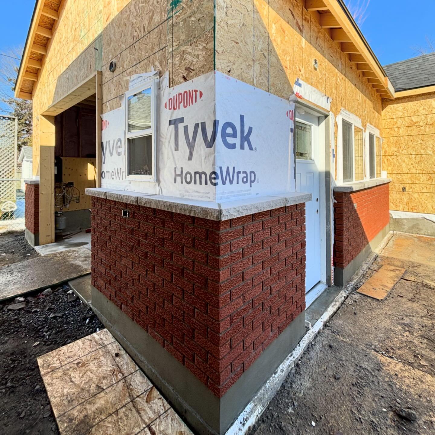 Brick by brick, we&rsquo;re building up a &lsquo;Good&rsquo; Friday vibe!

Who needs eggs when you&rsquo;ve got solid brickwork? 🧱🐰 

Shoutout to Fine Spaces Construction, for having us out to do this brick-skirt on a garage addition in Nepean!

#g