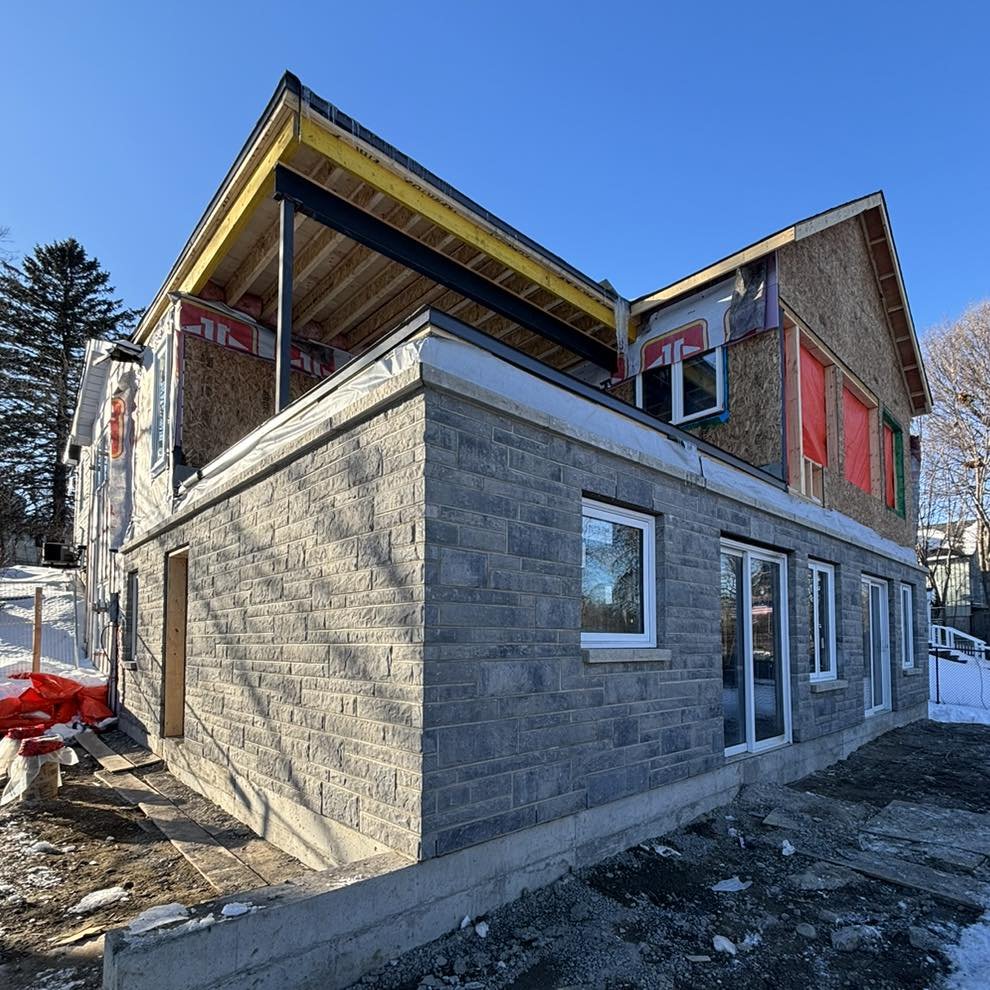Throwback Thursday to this stunning custom addition in old Manotick, crafted with Permacon Mondrian manufactured stone. 

Huge thanks to the Aequitas Developments team for letting us be a part of this beautiful project! Can't wait to see it all come 