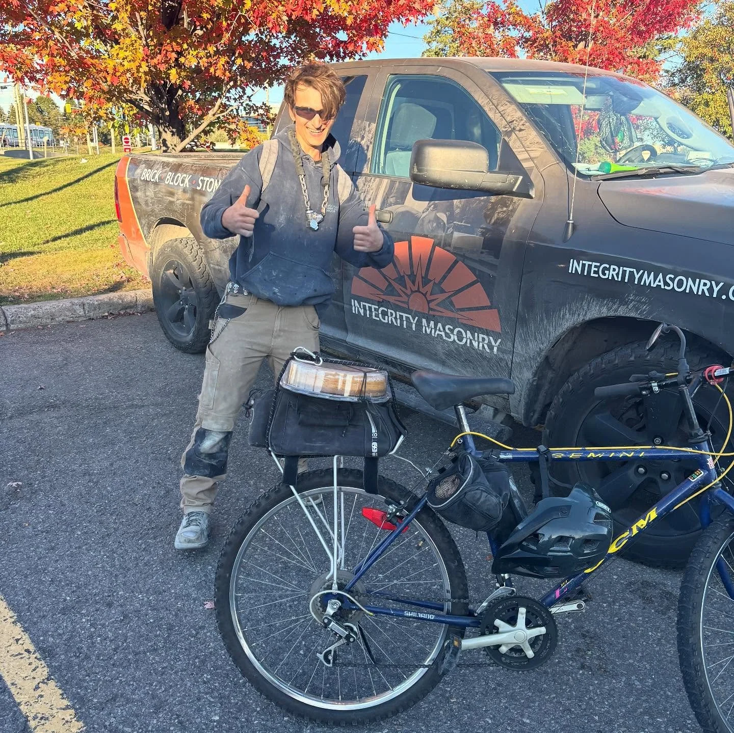 MUST PROTECT CHEESECAKE AT ALL COSTS‼️🍰

Money (Ryan) is wishing all our friends, family and followers a lovely thanksgiving long weekend filled with @costco_canada pumpkin cheesecake. 🧡🦃

#longweekend #thanksgiving #pumpkin #pumpkincheesecake #co