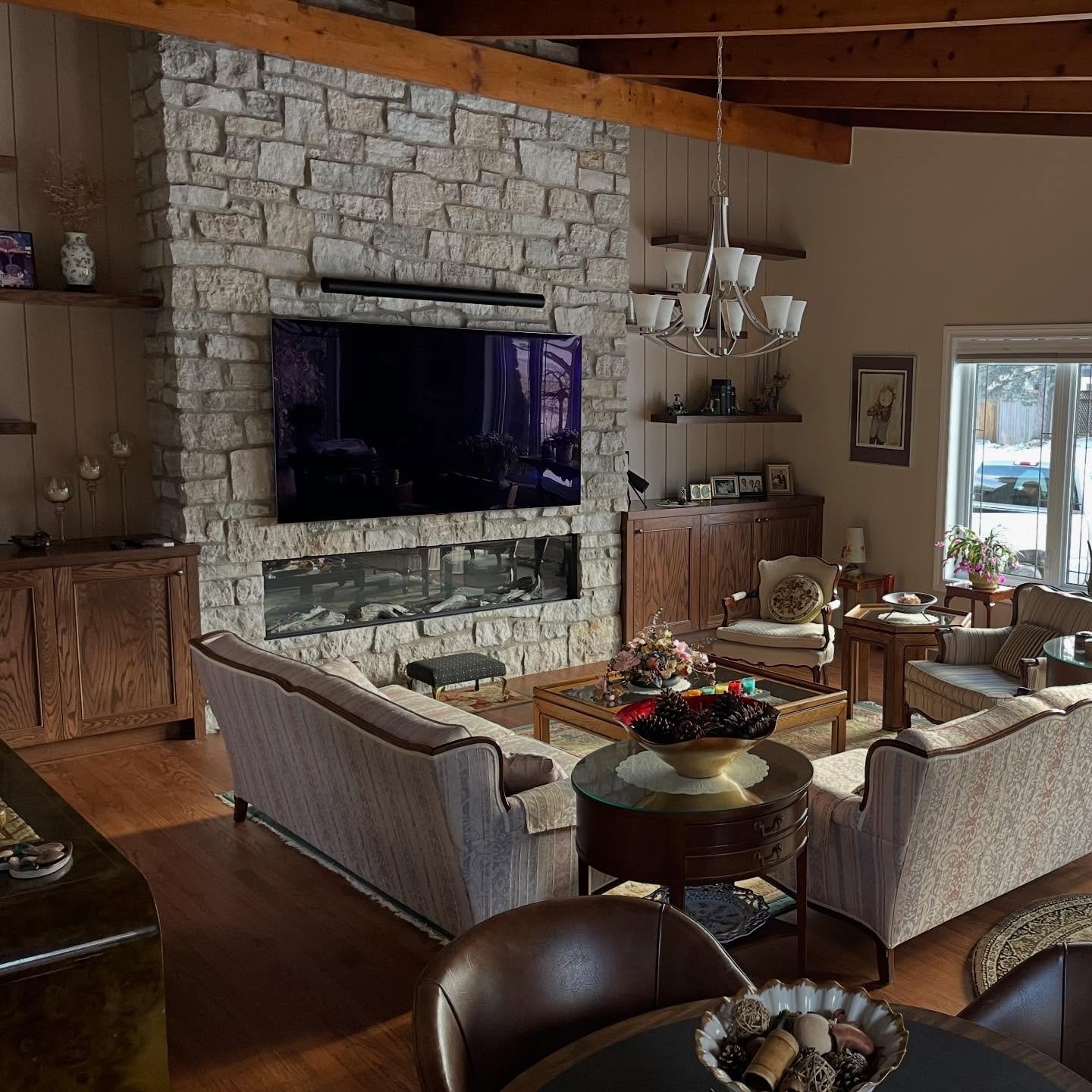 Oh to be curled up by this fireplace as the snow falls ❄️💓

@csi_allthingsstone ThinCut Natural Stone veneer bringing warmth and light to this living room renovation we helped bring to life @oneiric_design_and_build 

Swipe to see the progression an