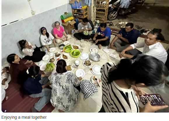 enjoy a meal.PNG