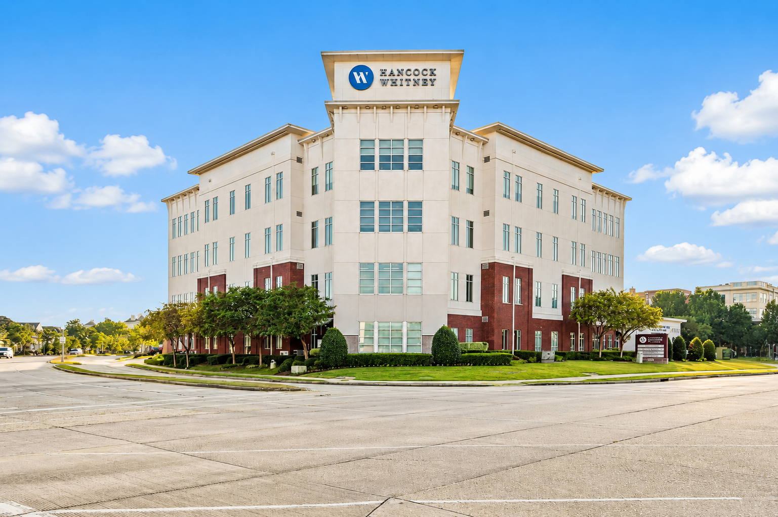 HANCOCK WHITNEY PARTNERS WITH UNITED WAY OF ACADIANA FOR STUFF THE BUS