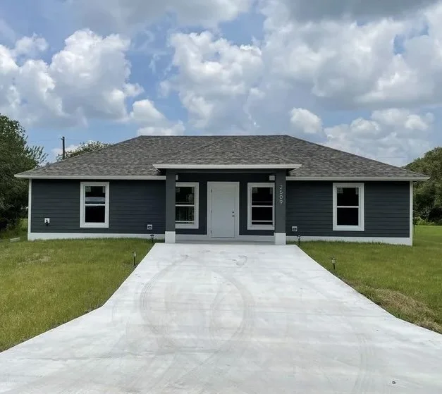 2447 NW 5TH ST