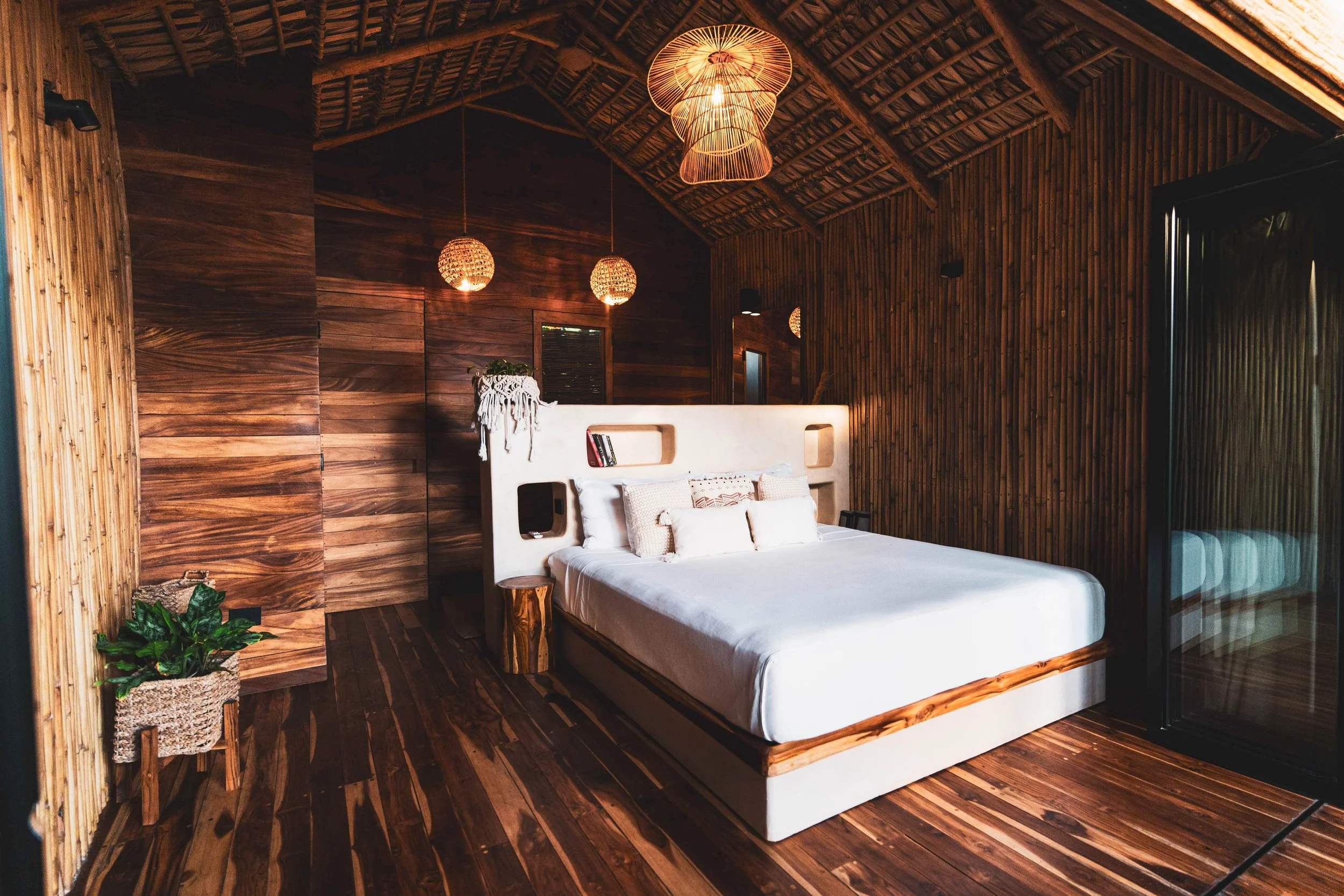 Copy of DSC09013TreeHouse-Bedroom.jpg