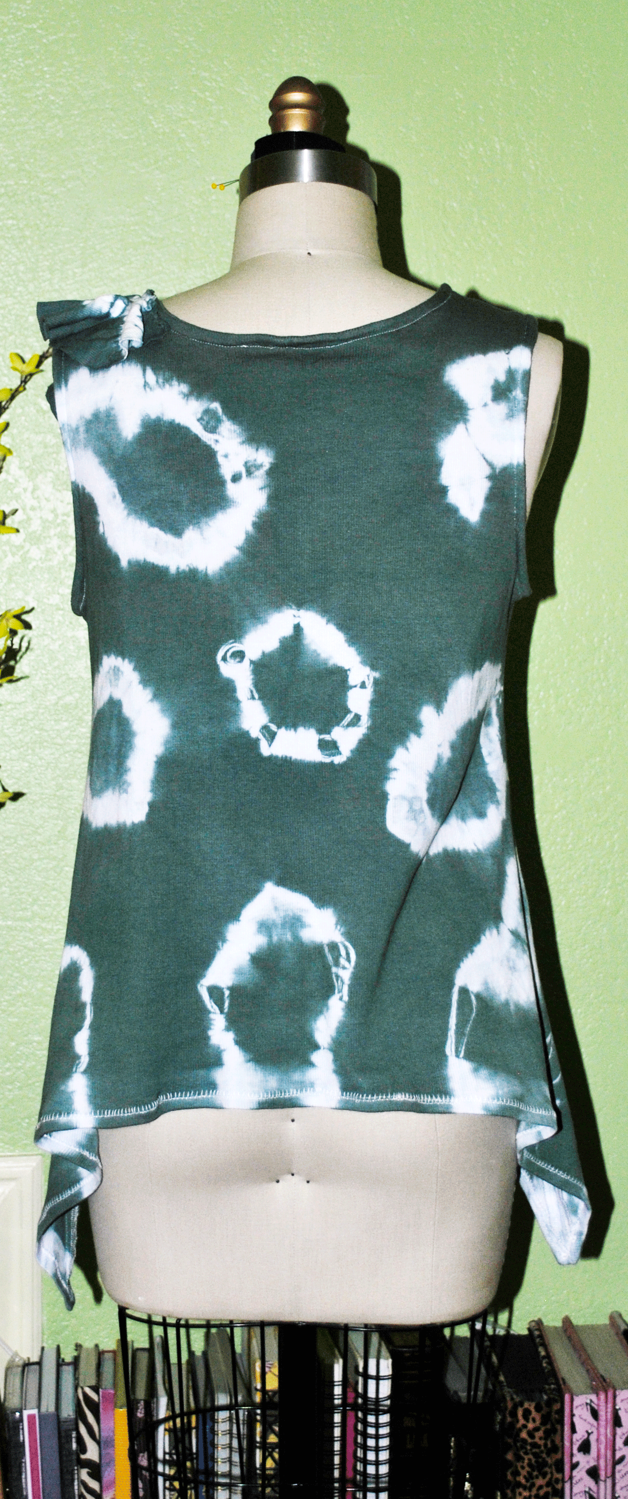 Tie-Dye-Tank-2.gif