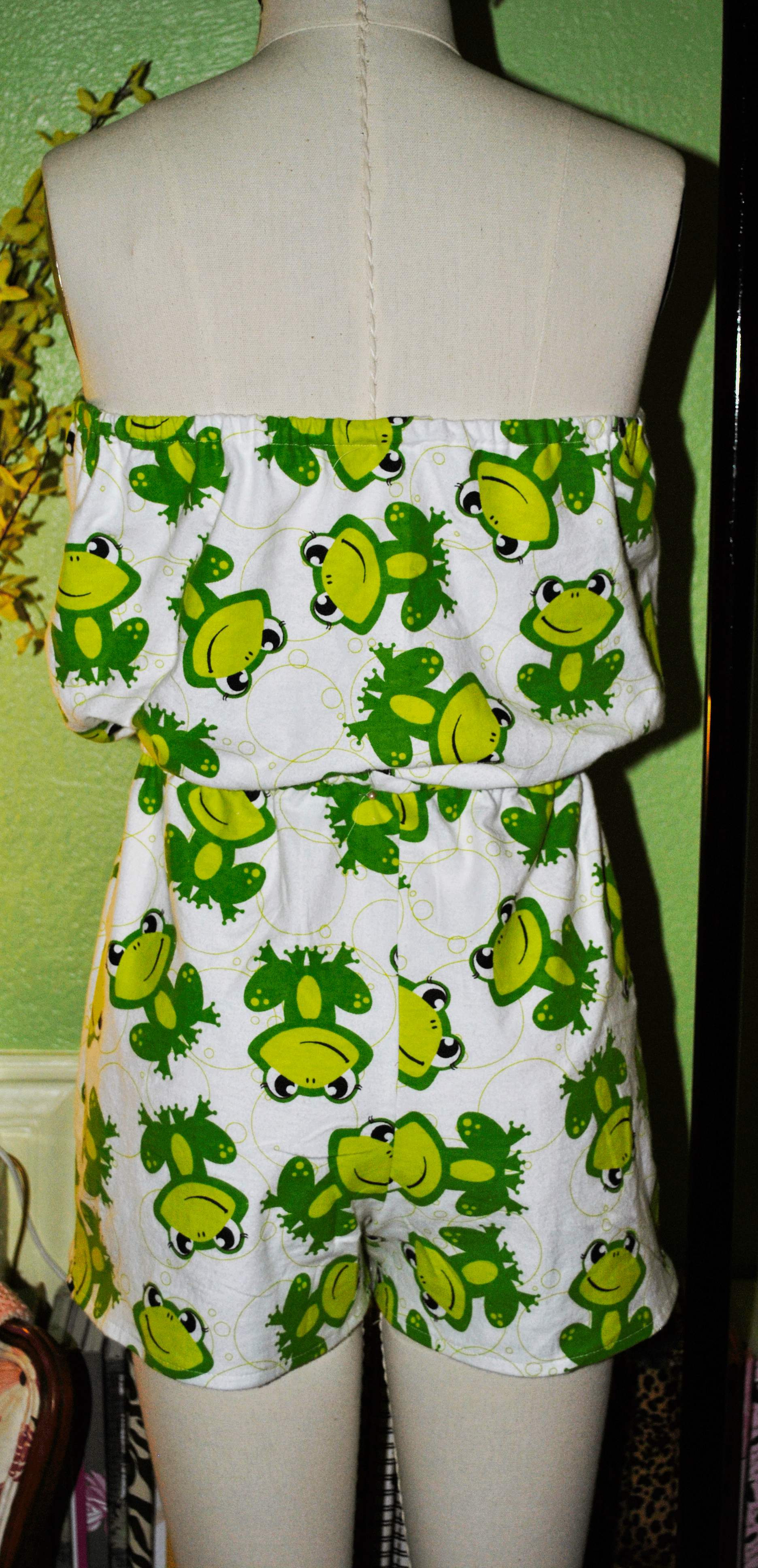 Frog-Romper-3.gif