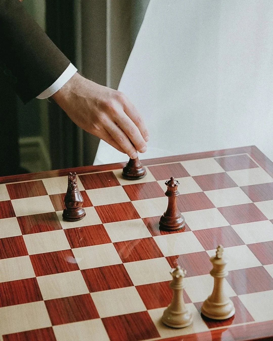 When the guys gifted the groom a gorgeous chess board for his wedding, I of course had to convince them to &ldquo;play&rdquo; a game before heading to the venue. ♟️

Captured on 35mm and digital.