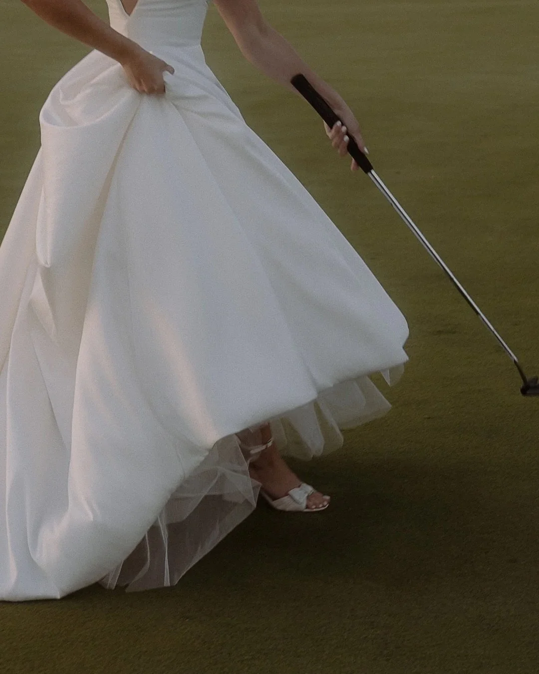 A couple of putts while watching the sunset ⛳️