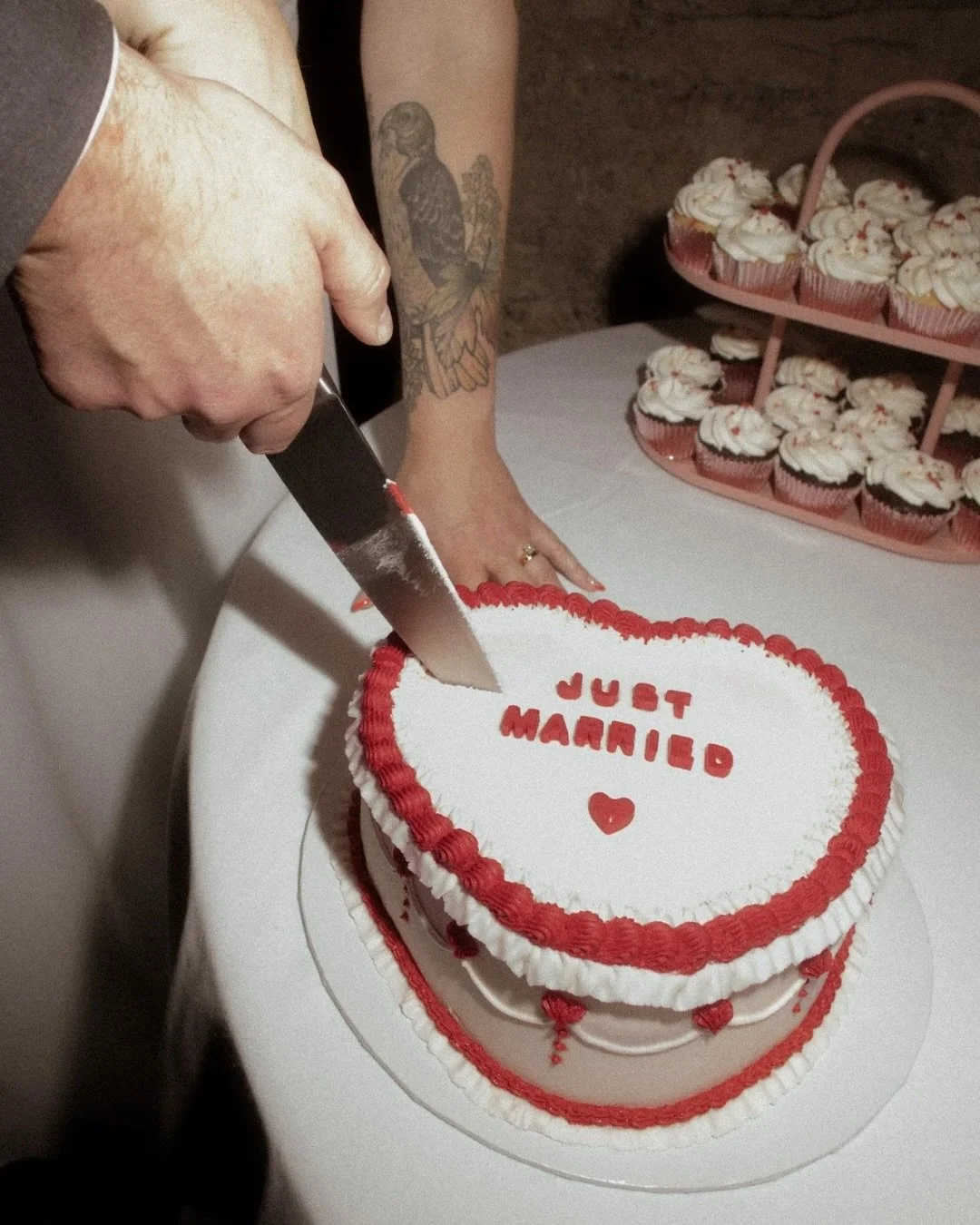 Small heart shaped cakes. ❤️ The trend I hope never goes out of style.