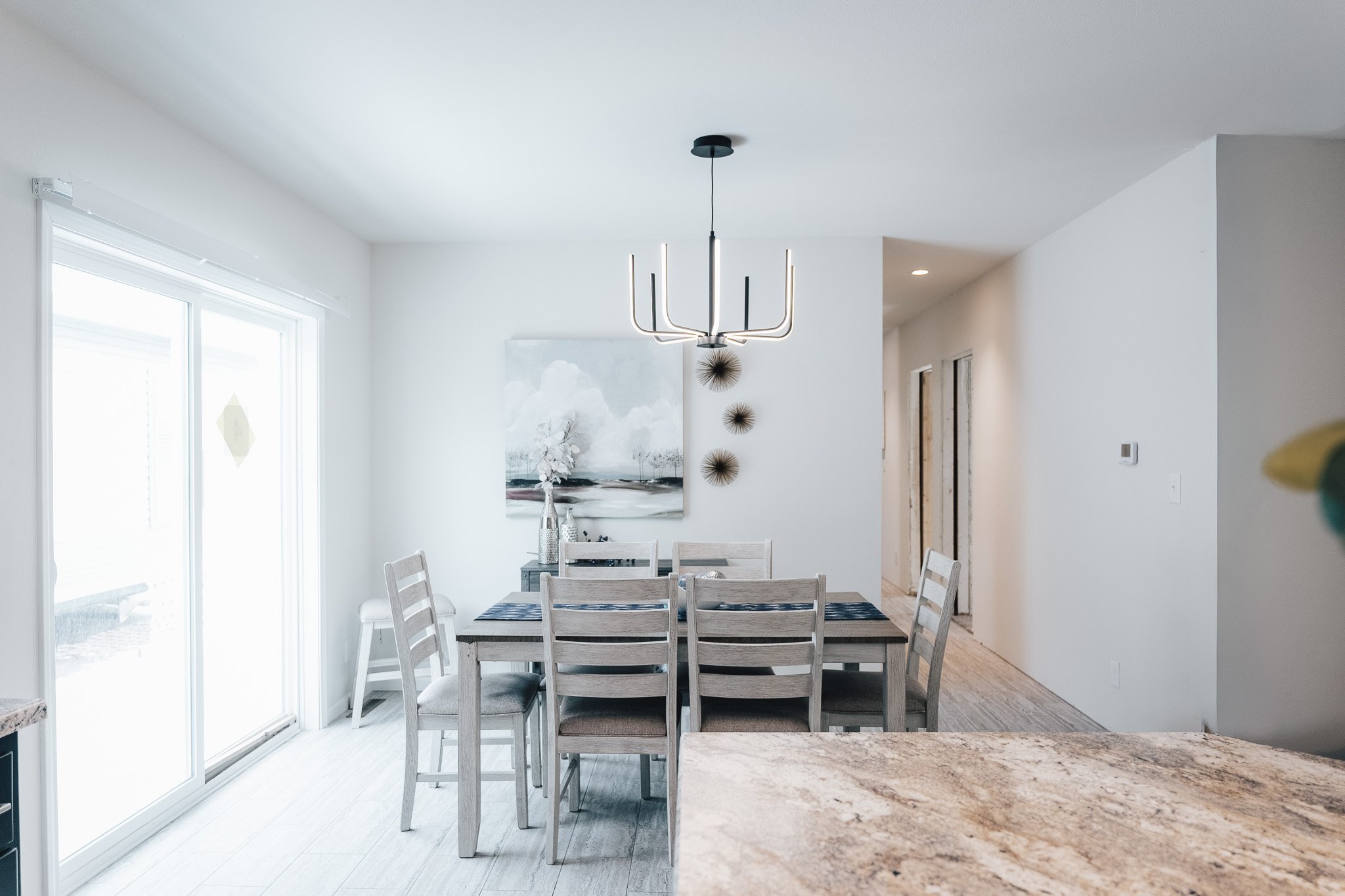 dinningroom photo inside the Bonnavilla 2764 manufactured home 