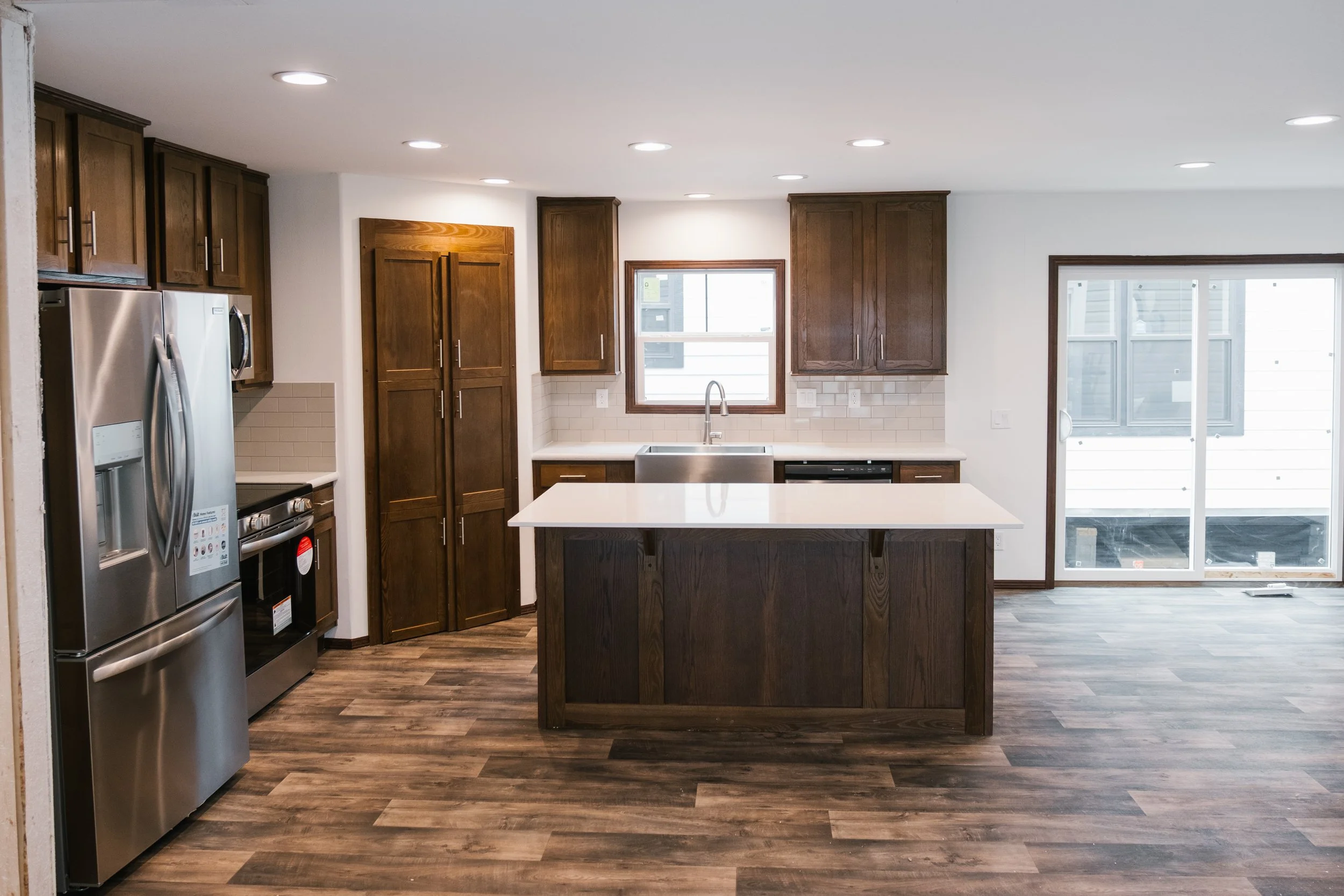 photo of the kitchen inside the schult legend 86