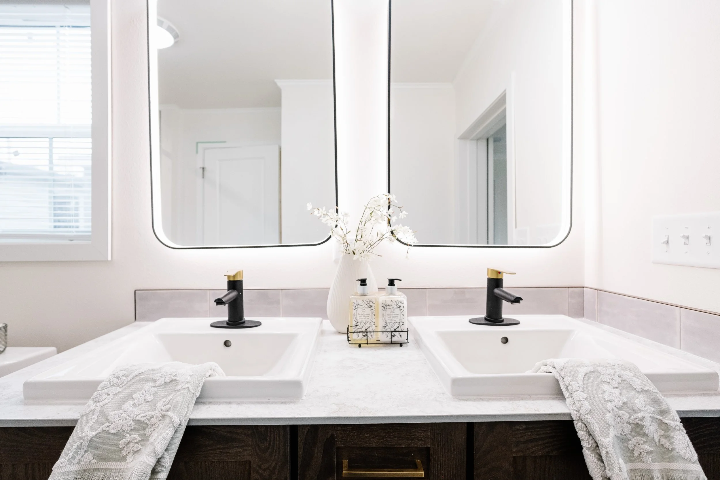 Cavco Farmhouse-20.jpg