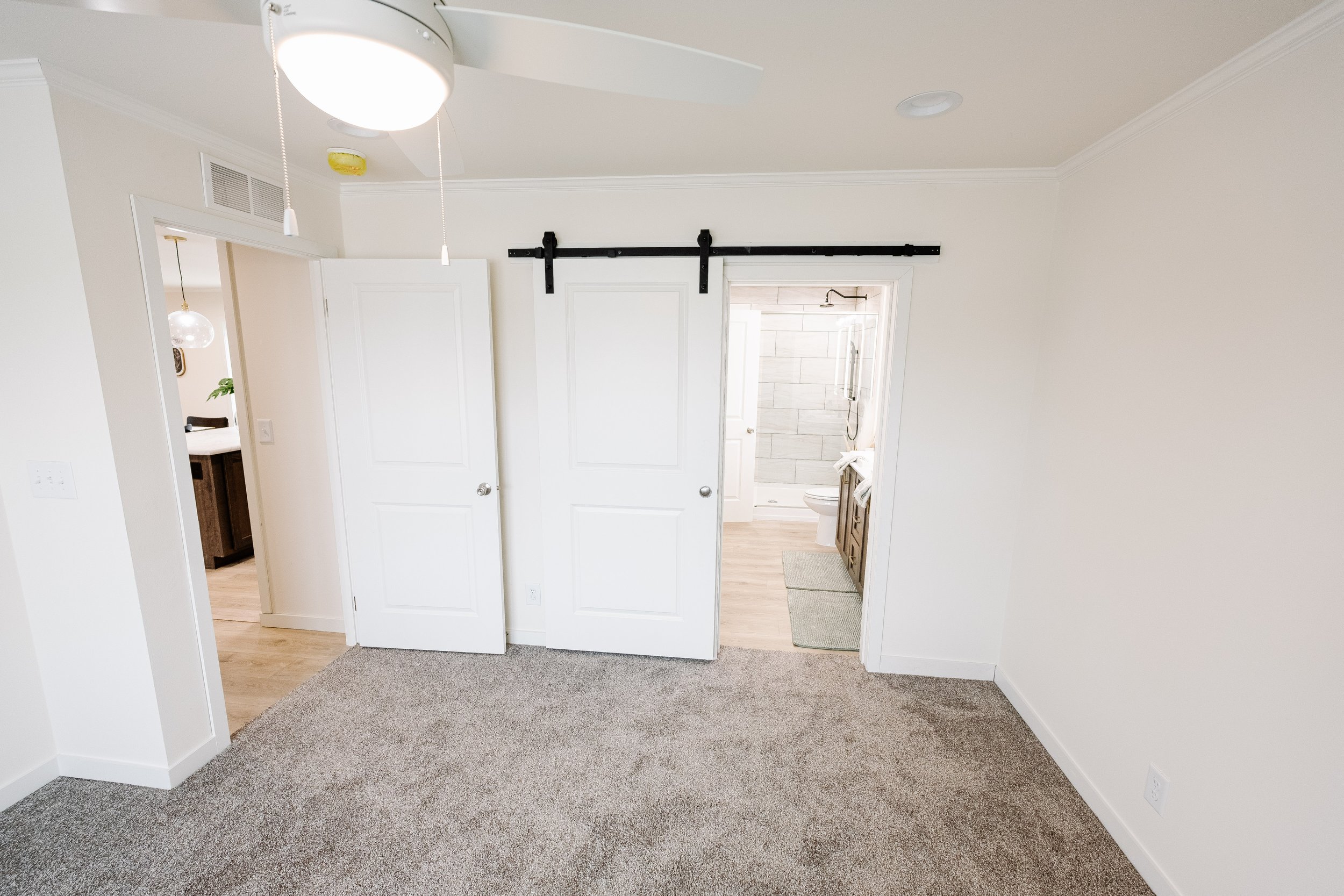 Cavco Farmhouse-18.jpg