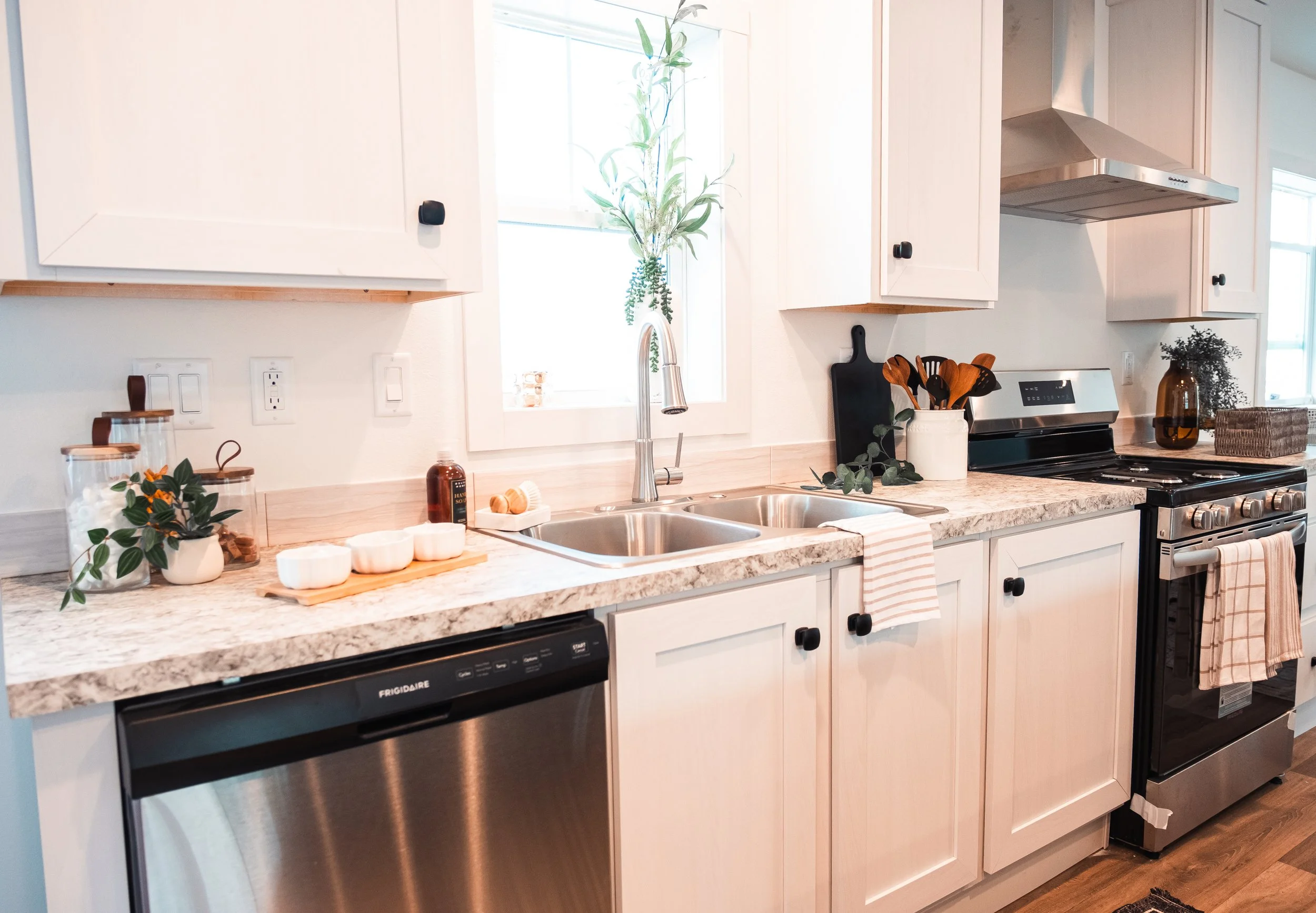 sink photo with white cabinets schult my tempo my girl 