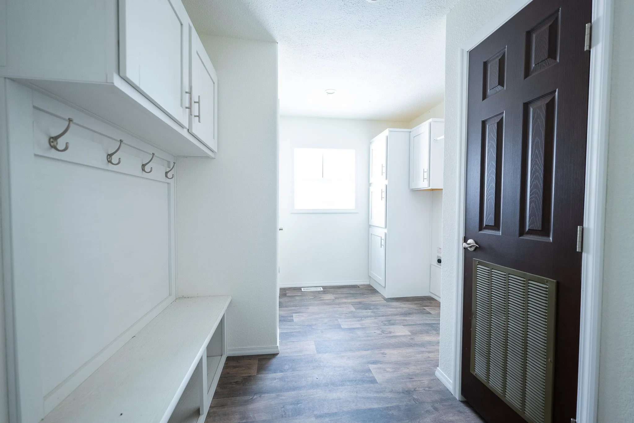 laundry room photo inside the schult legend 377 manufactured home 