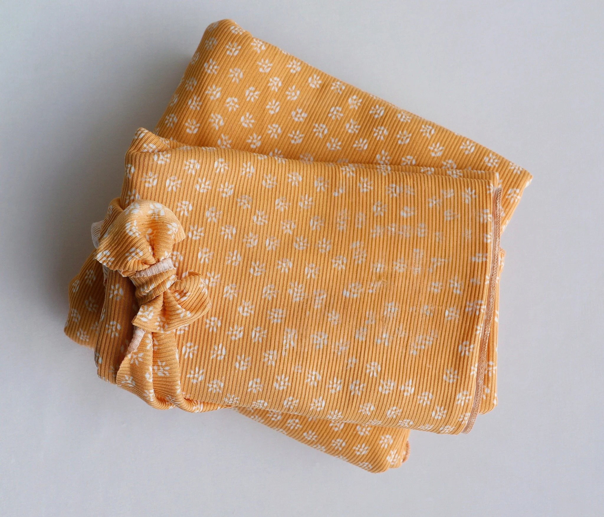 Sunshine Bloom Newborn Set – Blanket, Wrap & Headband
