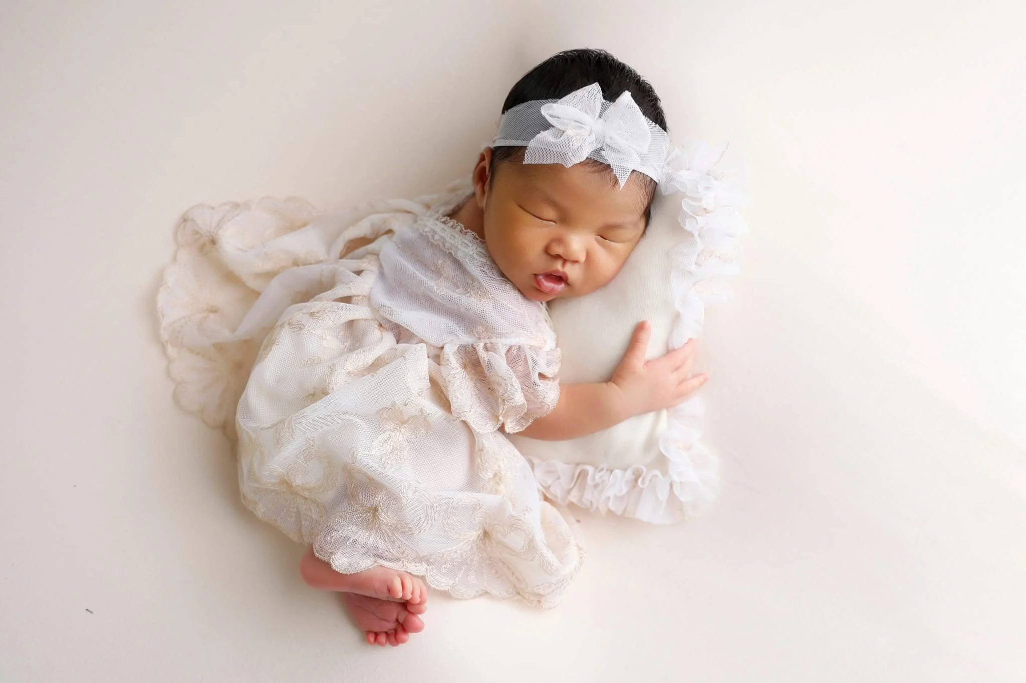 Ensemble Bebe Fille Ivory Newborn Tutu With Lace Headband, Newborn