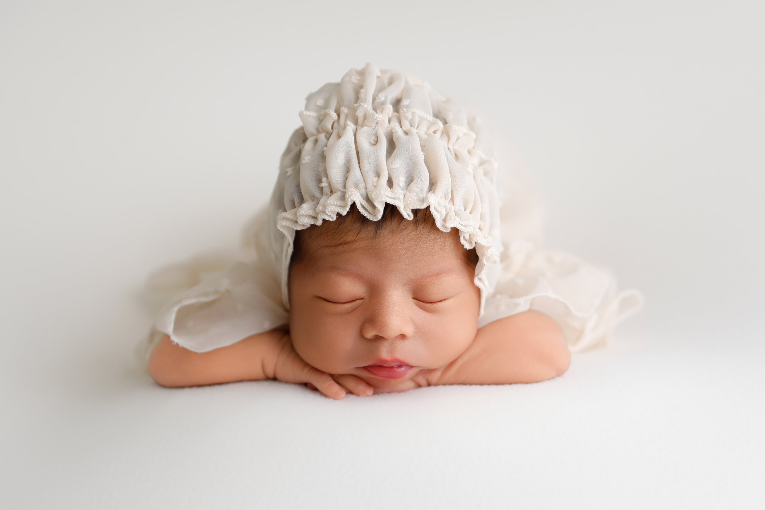 Ivory Ruffle Dot Tulle Newborn Dress & Bonnet Set – Vintage-Inspired Baby Girl Outfit