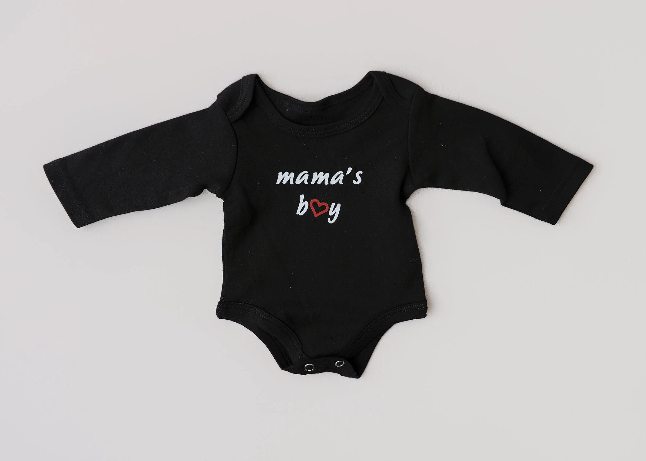 Mama’s Boy – Newborn Long-Sleeve Onesie (Black)