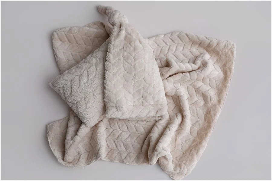 Cream Knit Pillow & Layer Set