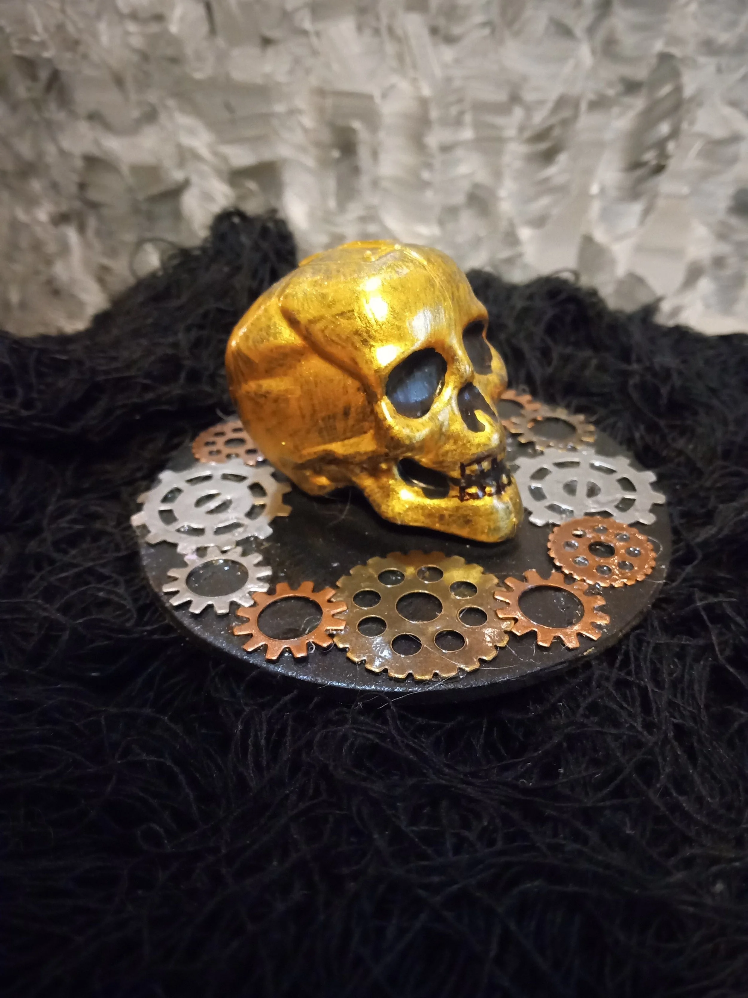 mini skull gold gears #2 right.jpg