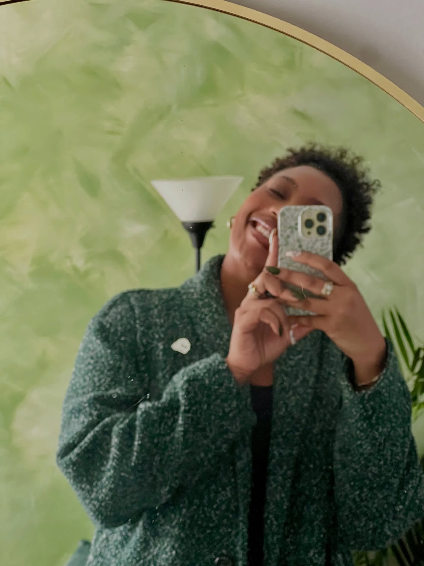 17 green things from my camera roll for St. Patrick&rsquo;s Day. 💚🐸🥑🌱🐢🍉🍋&zwj;🟩👒

When @kermitthefrog said it&rsquo;s easy being green, I really felt that! 😂

Anyone else obsessed with the color green? What&rsquo;s your favorite shade???