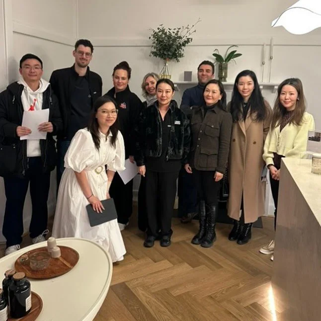 Trained on an exciting new-generation collagen stimulator treatment. Huge thanks to @drmichaelzoran and @be_gorgeous_au for an inspiring session! It was so lovely to see @olivia_originaesthetics - excited to work together soon!
Curious about this gr