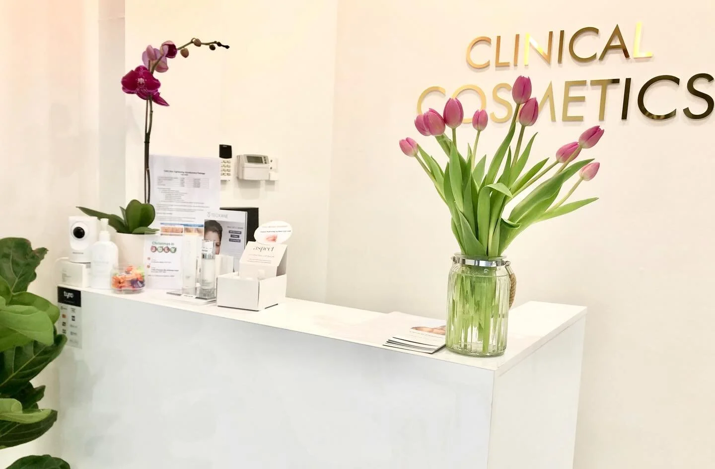 When is the right time to schedule your treatment for fine lines and wrinkles?

As an elective cosmetic treatment, timing plays an important role in both safety and outcomes. Our approach is always guided by current, evidence-based practice, with you