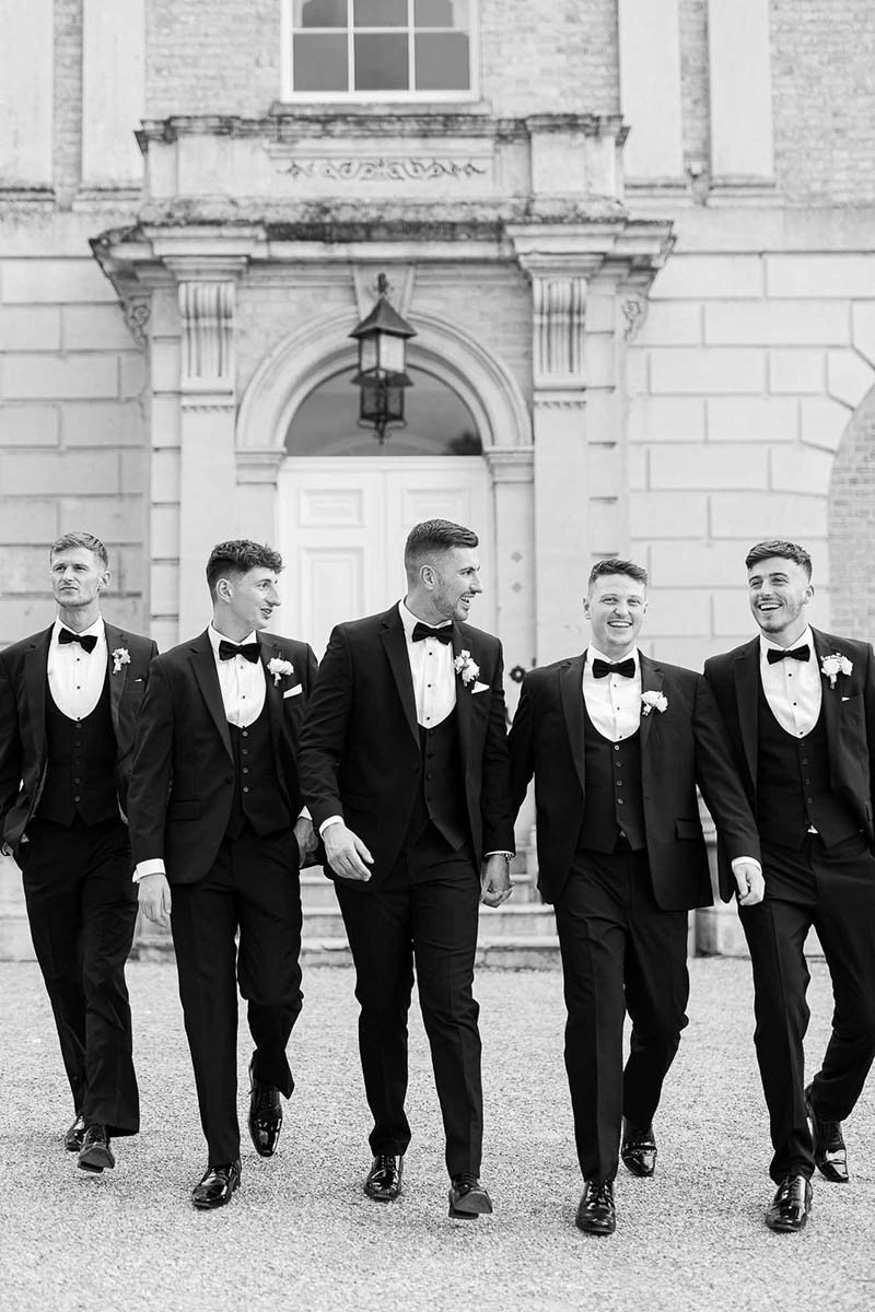 groomsmen-photos-at-hatfield-place.jpg