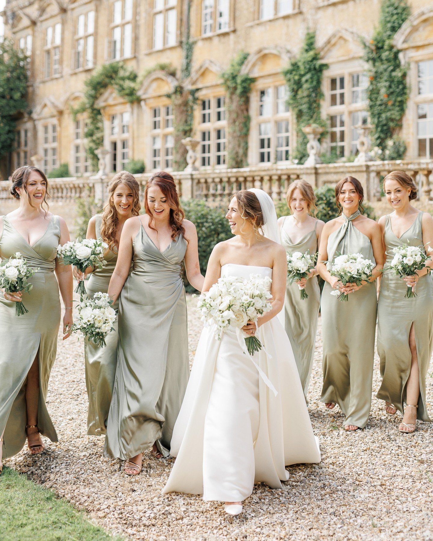 It feels so good to be busy with weddings again! Sweet couples and gorgeous venues, sunshine and laughter. How did we get so lucky?

Photo: @whitestagweddings
Venue: @brymptonhouse
Styling &amp; florals: @brymptonstyling @flourishandgrace
Hair &amp; 