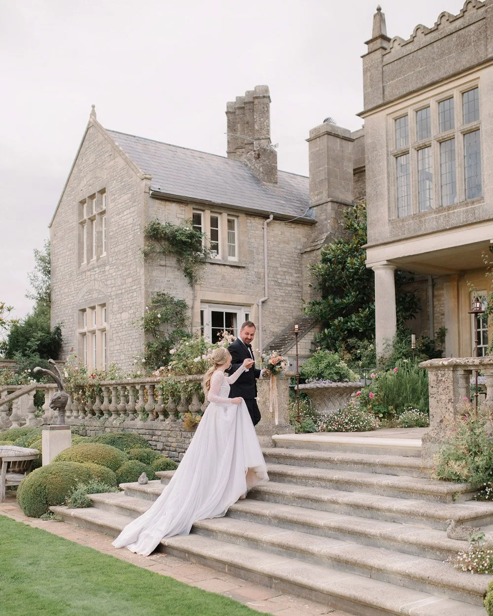 wedding photos at Euridge Manor, an italian inspired wedding venue in the UK
