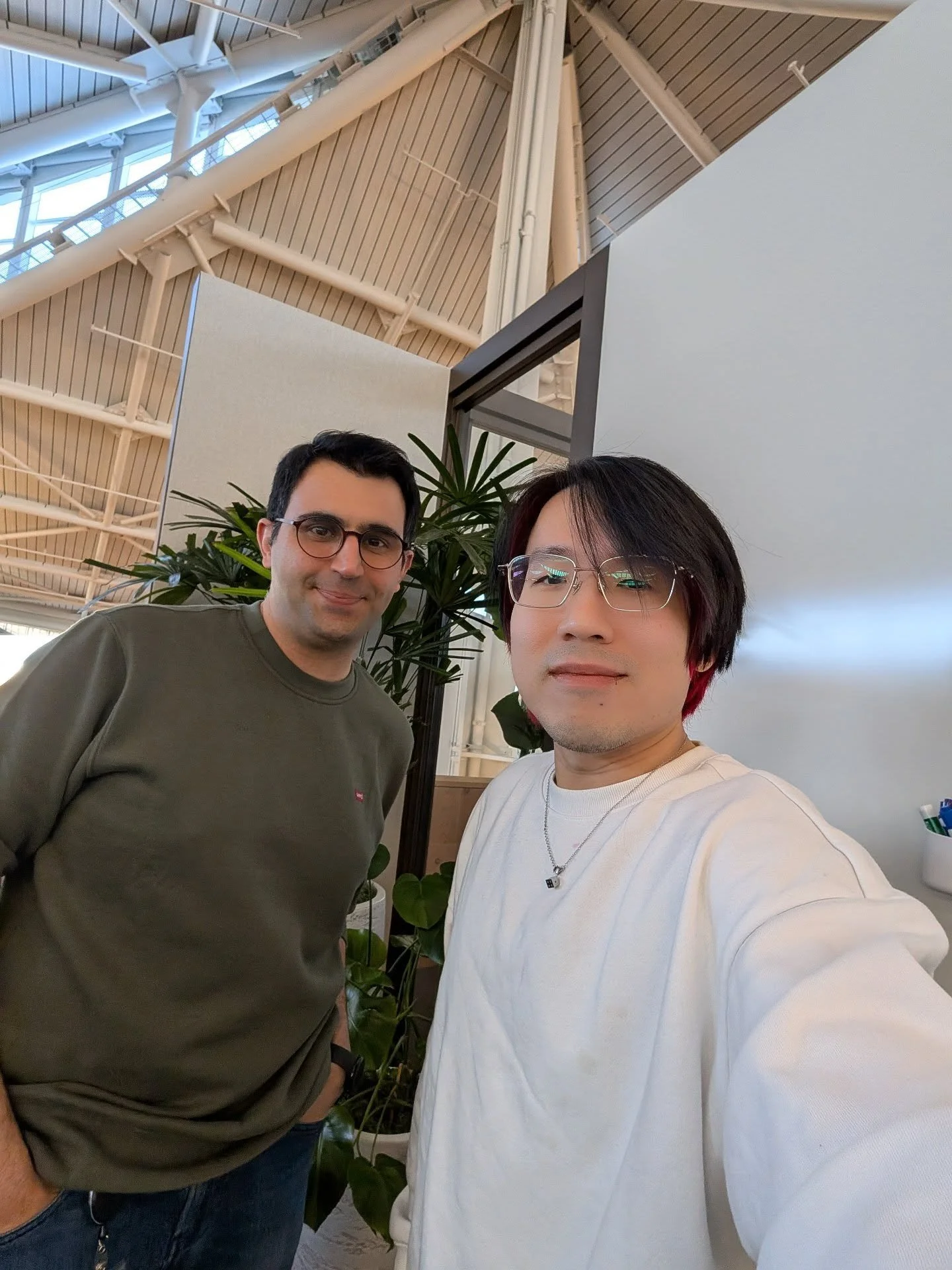 The aura in gradient canopy is so intoxicatingly exciting and a good 90 percent of it is coming from this guy @mo0osina 😎🔥. Getting AGI piled every time I come here.