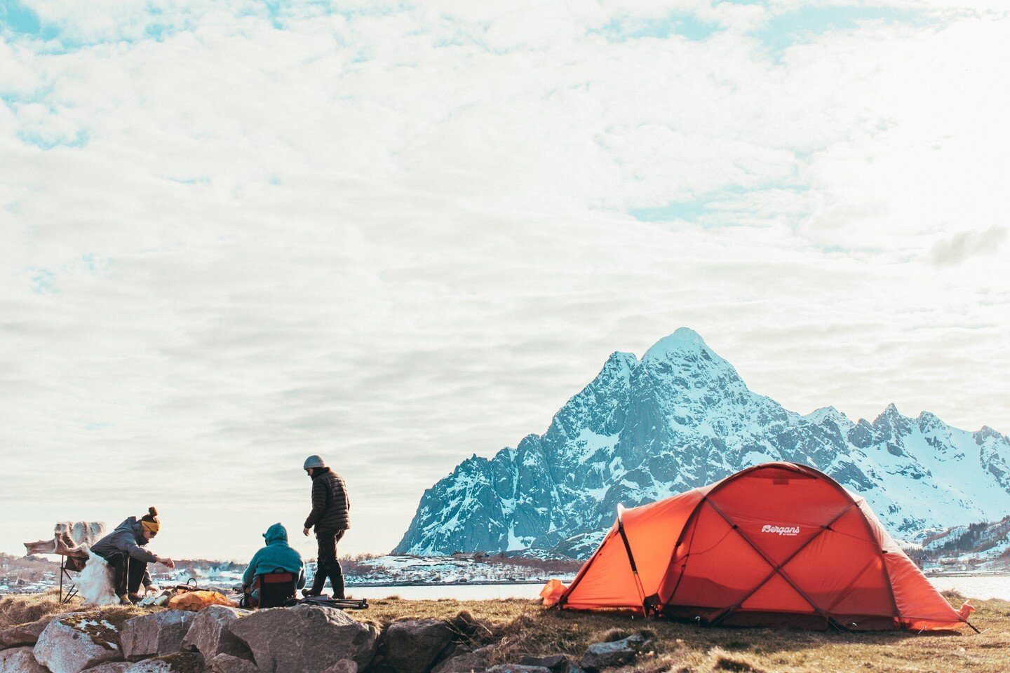 Hey there, adventure seekers! We believe that the possibilities for exploring Lofoten are truly endless. With its stunning natural beauty, and endless opportunities for outdoor adventure, Lofoten truly has something for everyone. So, come and see!