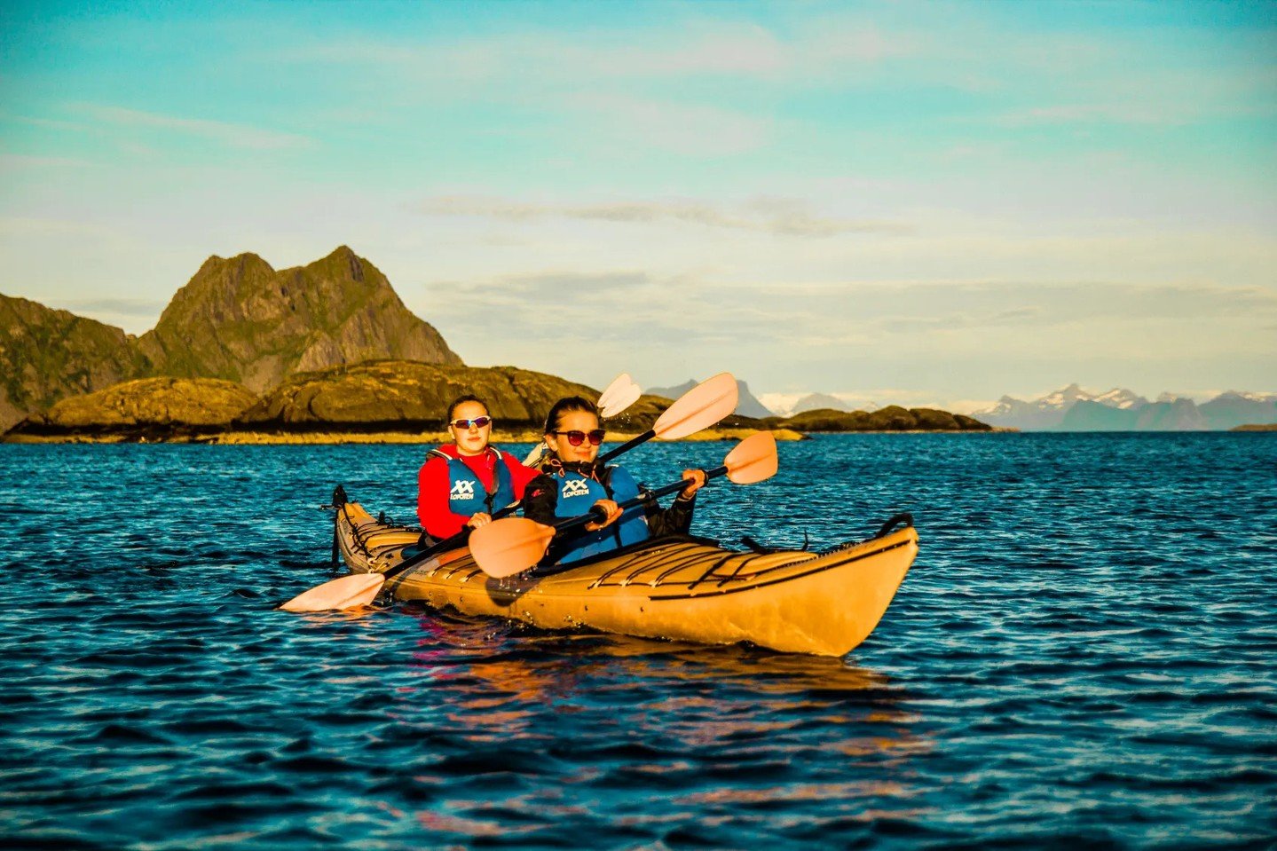 Starting June 21st: Daily kayak tours from Sk&aring;rungen! 🛶⁠
Together with our trusted local partner @xxlofoten, we've designed the perfect kayak tour for families.⁠
⁠
Join us every day at 10:00 for a 2-hour guided trip &ndash; no experience neede