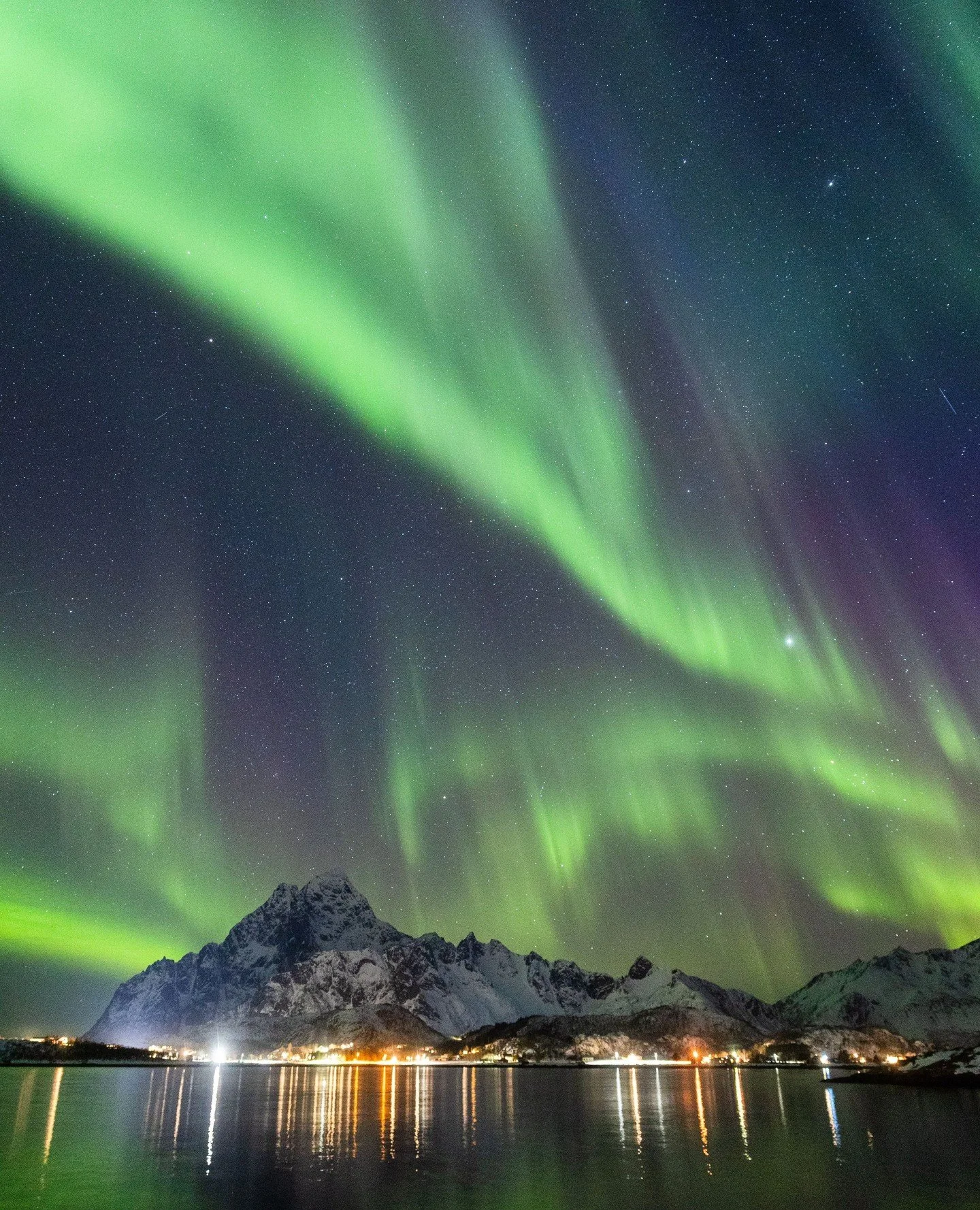 Lately? Aurora&rsquo;s been showing off. 💚🌌⁠
Strong, clear nights &mdash; and some of the best northern lights we&rsquo;ve seen this season.⁠
⁠
To all our guests: keep an eye on the sky (yes, even before bed).⁠
The show might start when you least e