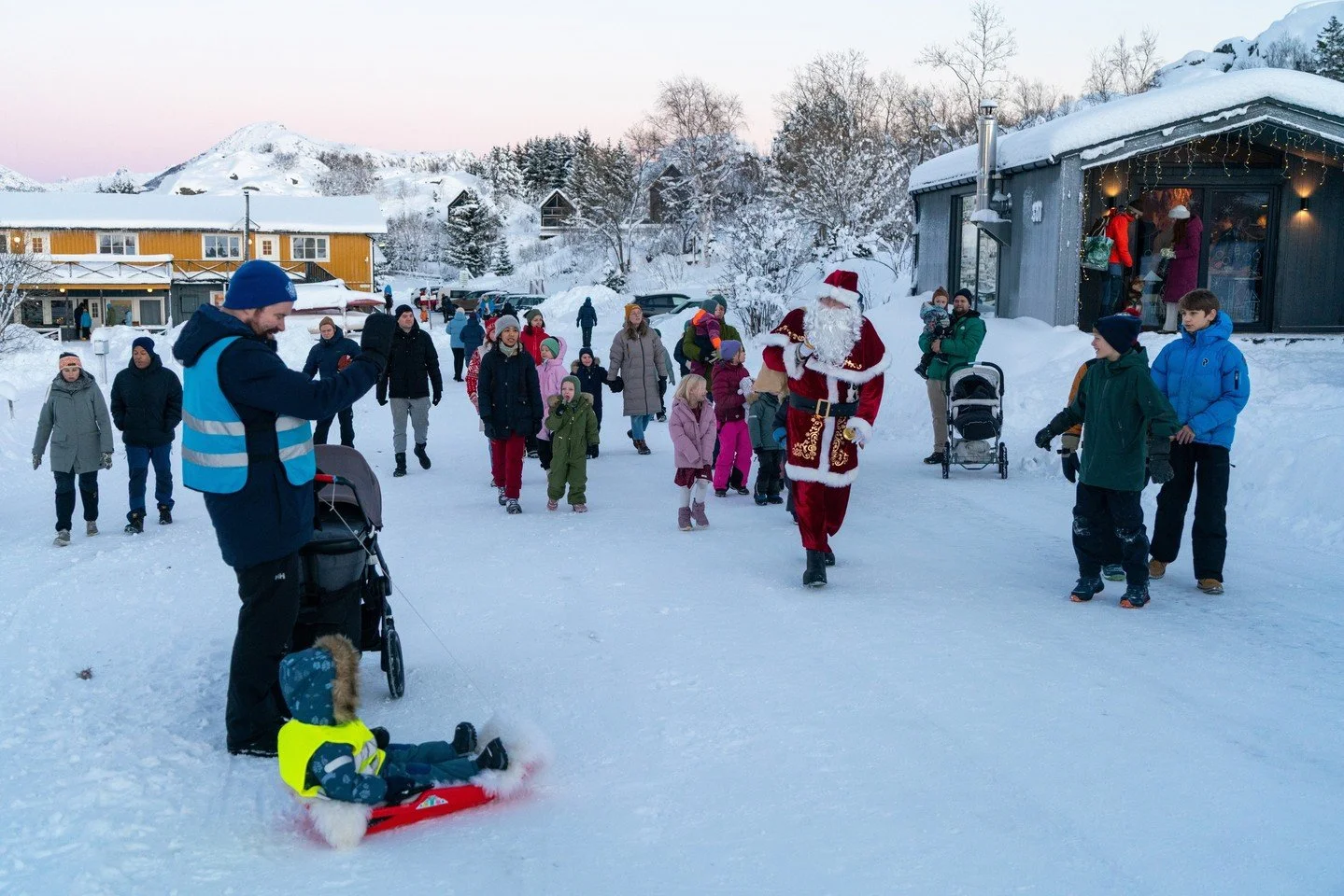 2 markets down, 2 to go! 🎄⁠
Here&rsquo;s a look back at the magic so far &mdash; Santa moments, waffles, ice skating, handmade gifts, and all the cozy chaos we love this time of year.⁠
⁠
And we&rsquo;re not done yet!⁠
🎅 Santa&rsquo;s back this Sund