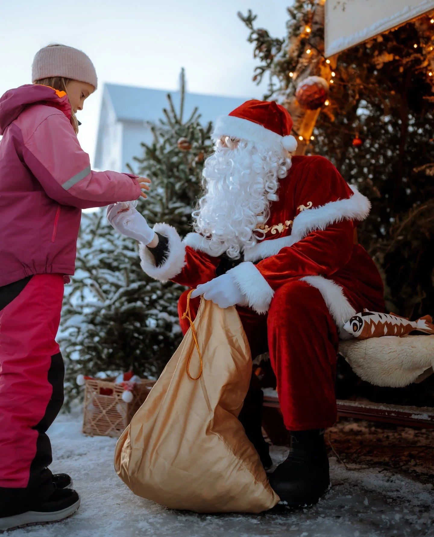 3 markets down &mdash; just 1 more to go! 🎄⁠
Yesterday was full of magic: smiling faces, Santa visits, and our amazing local vendors showing off what they do best.⁠
⁠
Next Sunday, Dec 14, is your last chance to experience the Christmas Market at Sk&