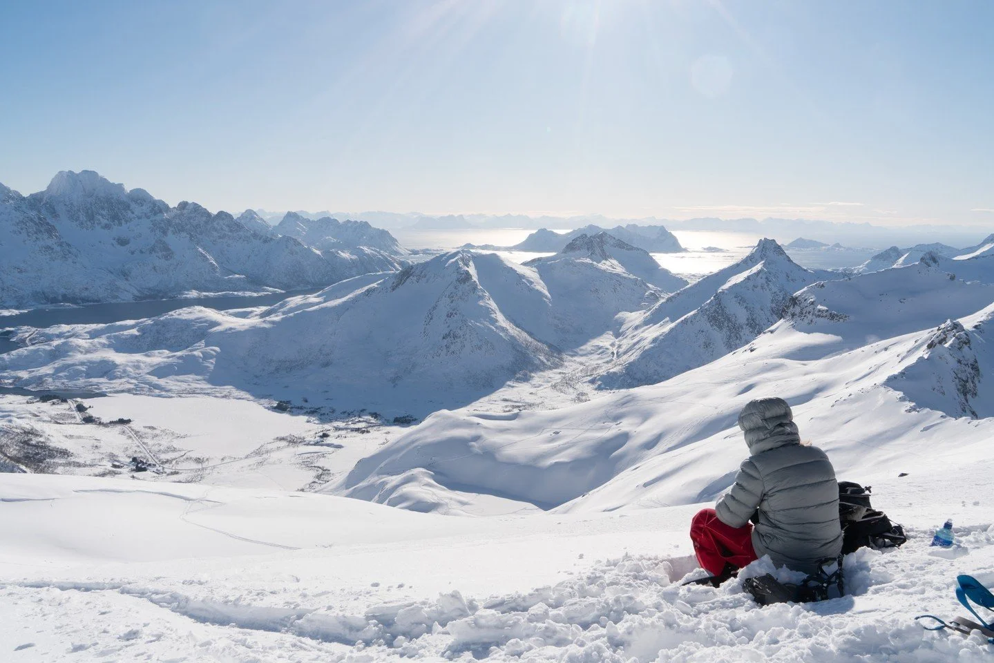 Skiing in Lofoten this winter? 🎿❄️⁠
Here&rsquo;s your base. Panoramic views, cozy cabins, spa, and everything you need after a day in the mountains.⁠
⁠
⛷️ Ski in the wild. Sleep by the fjord.⁠
Sk&aring;rungen is ready &mdash; are you?