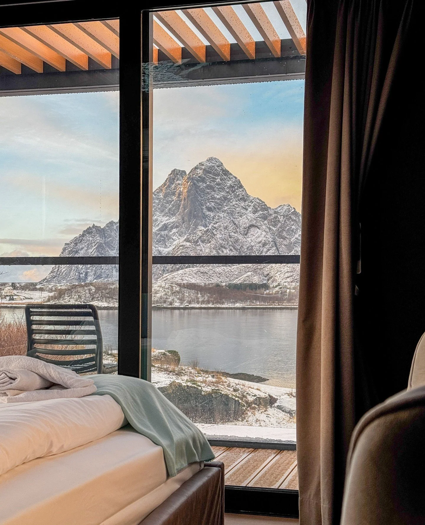 Stay by the fjord.⁠
This is where the week slows down.⁠
⁠
⁠
#StayByTheFjord #NordicCalm #LofotenStay #SlowTravelNorway #ScandinavianRetreat