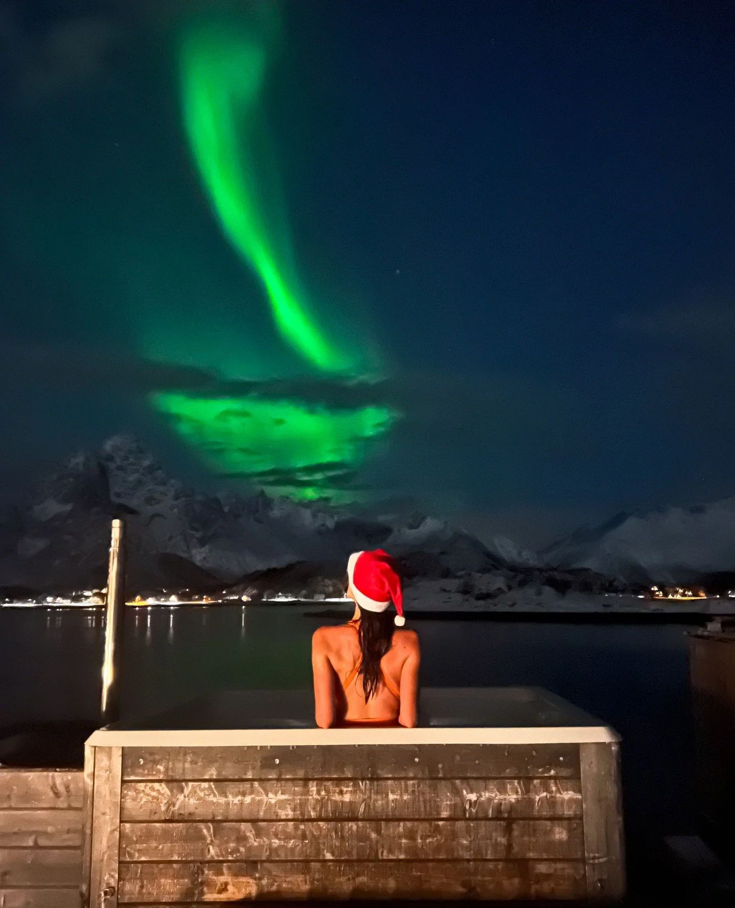 After a day outside, this is where you land.⁠
A calm pause by the fjord.⁠
⁠
⁠
#ArcticWellness #NordicSpa #WinterWellbeing #WellnessTravel #LofotenLife