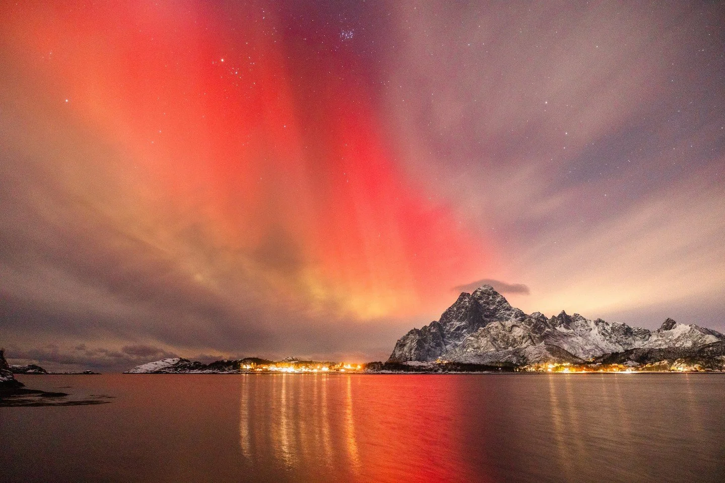 Still dark enough for the northern lights &mdash; and sometimes they even turn red.⁠
⁠
Longer days. Quiet surroundings.⁠
One of the best months to experience the Arctic sky.⁠
⁠