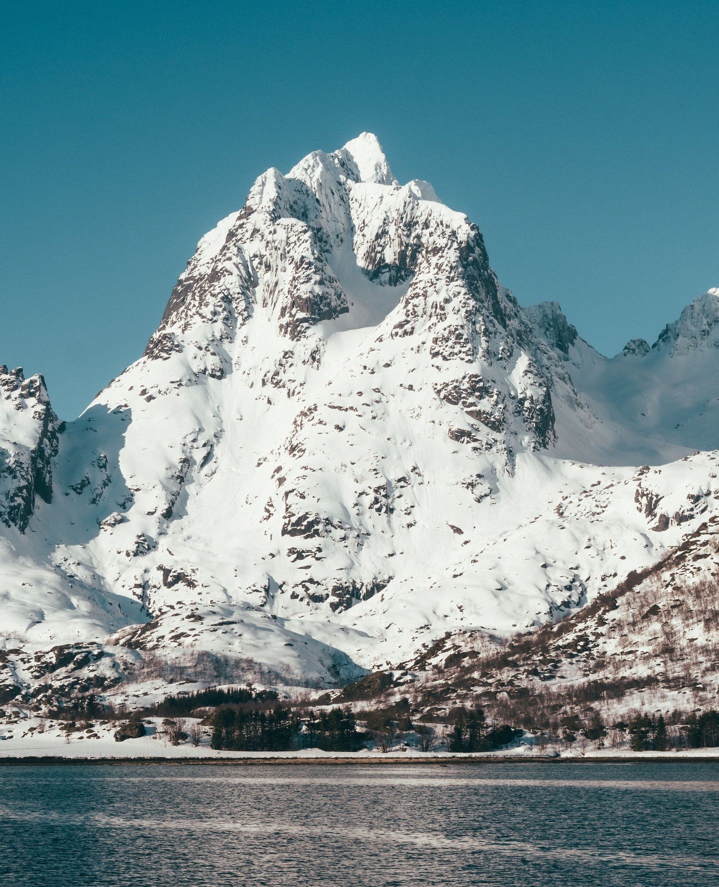 After days of rain and storms, Lofoten hits reset.⁠
⁠
Clear skies, fresh snow, and mountains looking like this.⁠
Worth the wait every single time.⁠
⁠
⁠
📸 by our good friend @dvphoto.dk