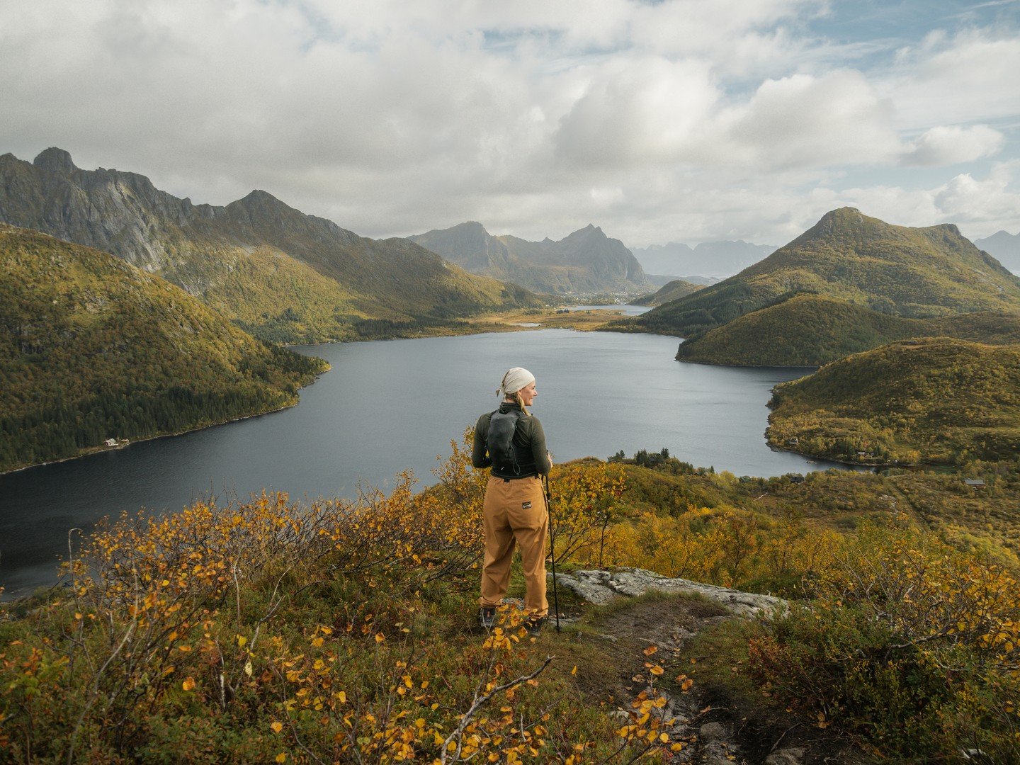 Autumn in Lofoten. We planned the rest. 🍂⁠
Quieter trails, autumn colours and dark nights with the Northern Lights back in the sky.⁠
⁠
Choose between our 3, 4 or 7-night autumn packages, with accommodation and some of our favourite ways to experienc